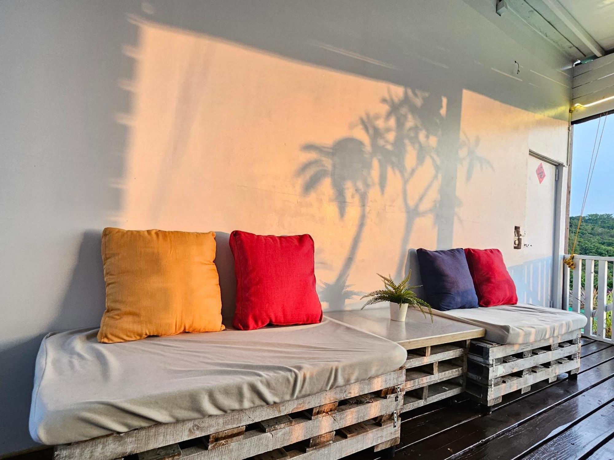 舞浪海景旅店 Hotel Xiaoliuqiu Luaran gambar